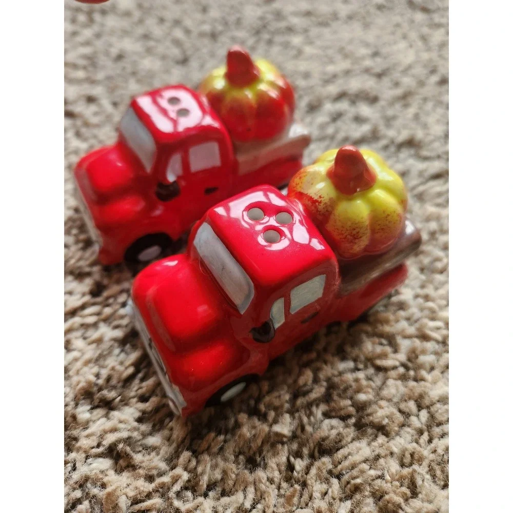 Red Harvest Truck Pumpkin Ceramic Salt and‎ Pepper Shakers Set Fall Decor